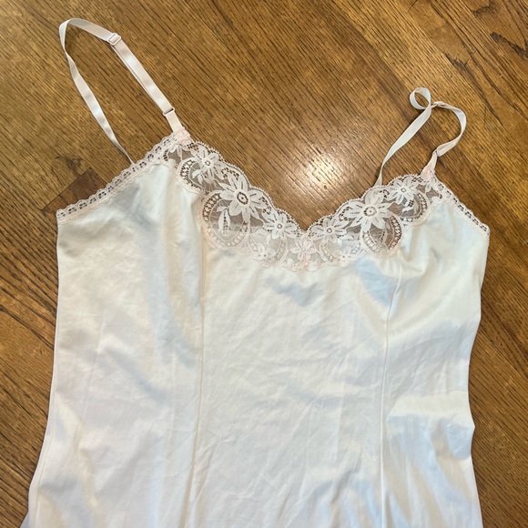 Vintage Vanity Fair Poly Nylon slip size medium - Picture 2 of 7